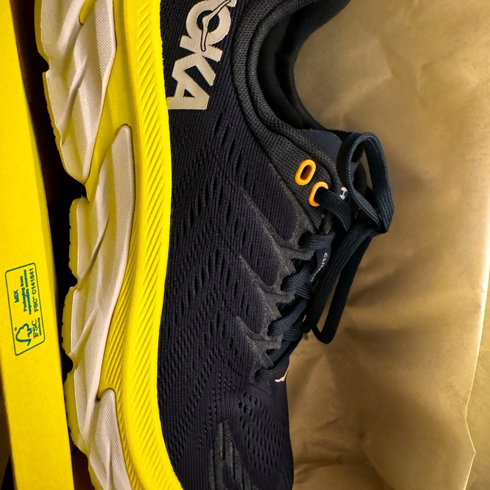 Hoka One Clifton Edge size 6 women’s NIB